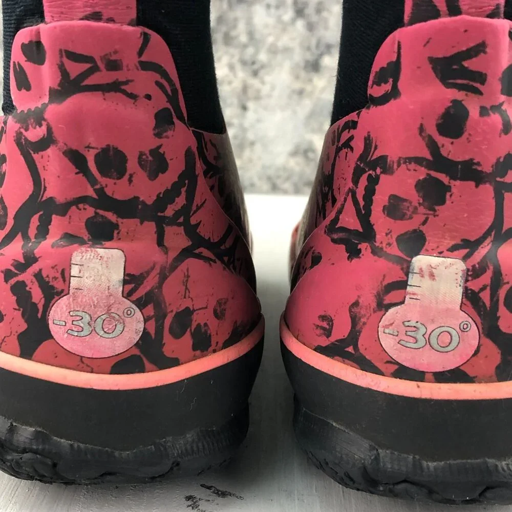 Bogs Infants Size 7 Classic Skulls Red Black Closed Toe PullOn Winter Boots FAIR